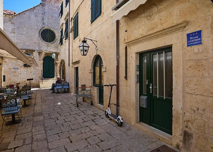 Hedera Estate, Hedera A21 *