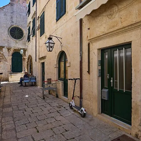 Hedera Estate, Hedera A21 *