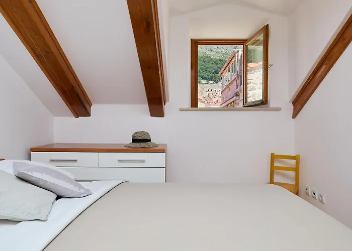 Hedera Estate, Hedera A21 *