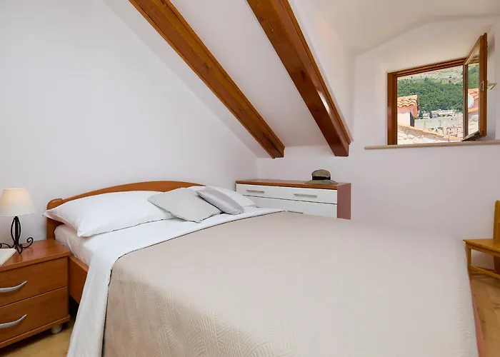 Hedera Estate, Hedera A21 *